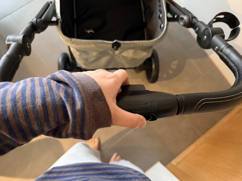 SwiftCart（abaskdesign）の折り畳みロック操作