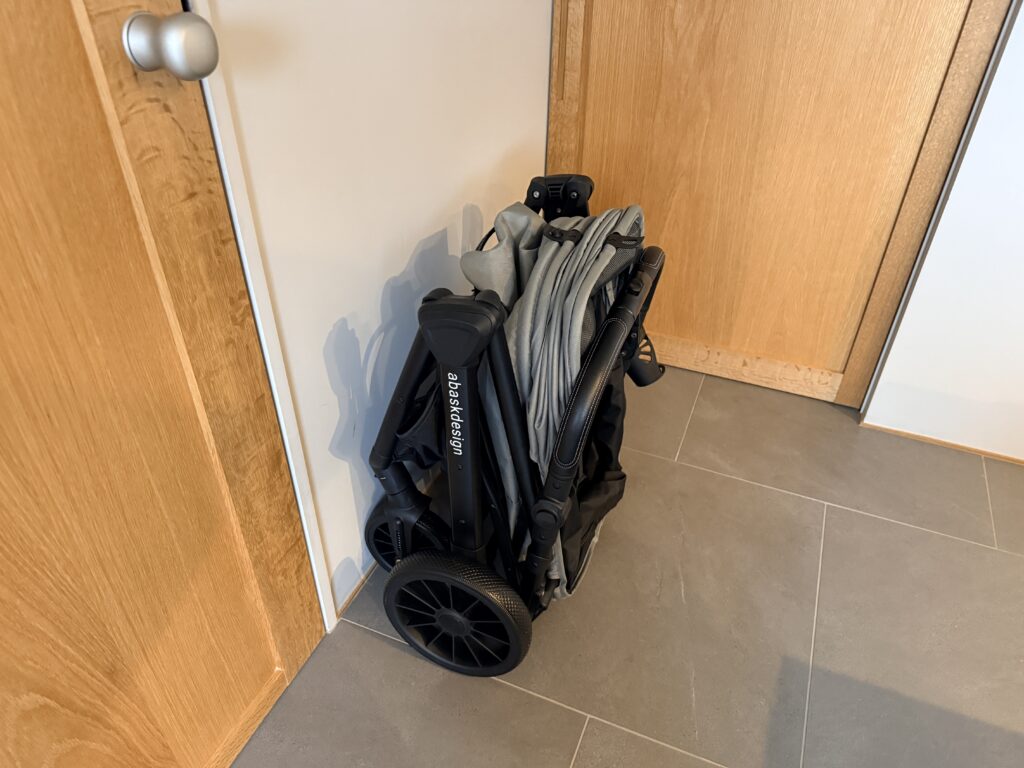 SwiftCart（abaskdesign）を折り畳んだ状態