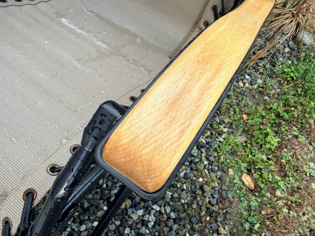 木製インフィニティチェアのハイターを使ったカビ取り